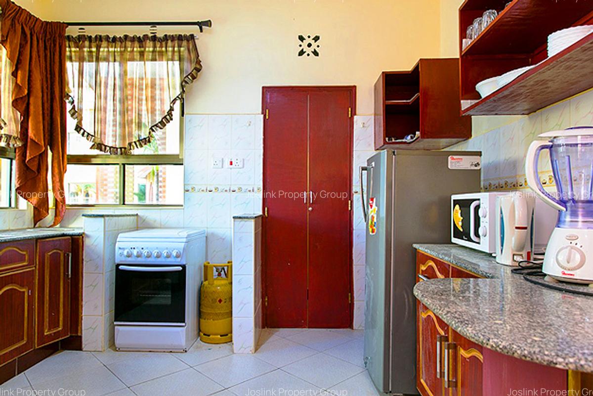 1 Bed Apartment with En Suite in Nyali Area - 7