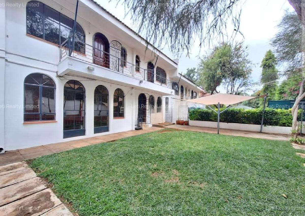 5 Bed Townhouse with En Suite in Riverside - 1