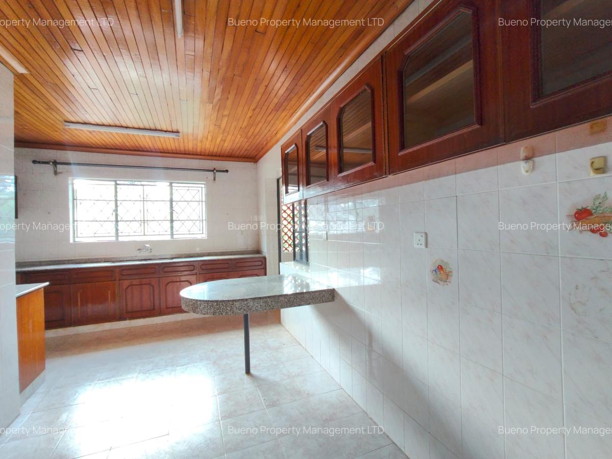 3 Bed Apartment with En Suite in Brookside - 4