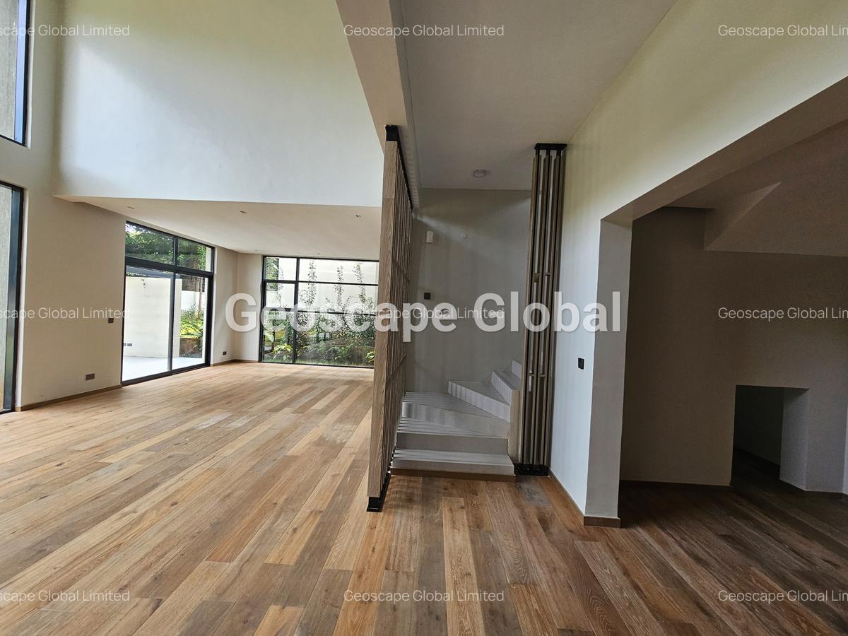 5 Bed House with En Suite in Runda - 9
