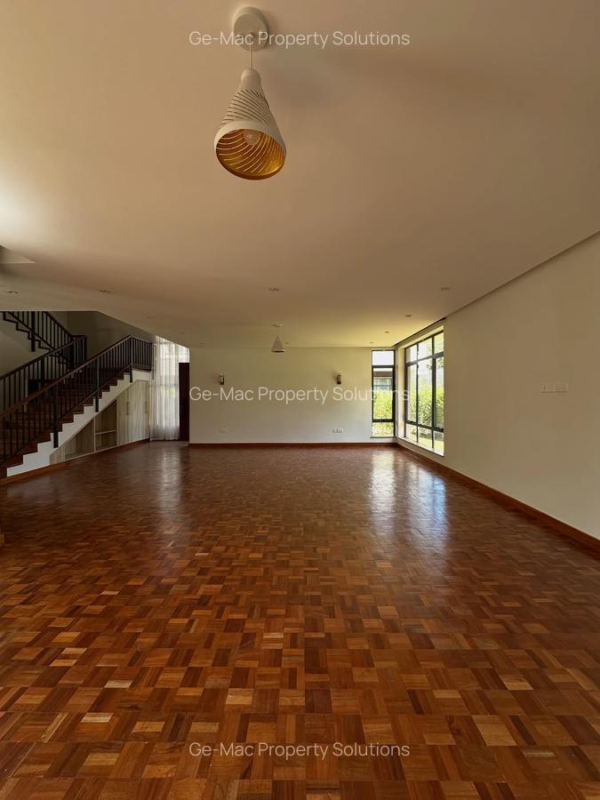 5 Bed House with En Suite in Lavington - 13