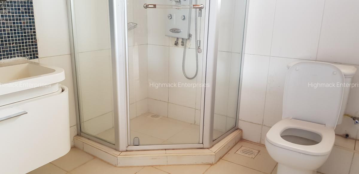 5 Bed House with En Suite at Garden Estate Road - 5