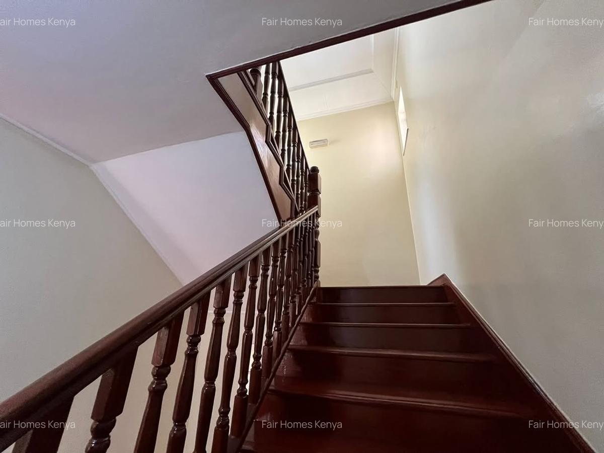 4 Bed Townhouse with En Suite at Hatheru Road - 8