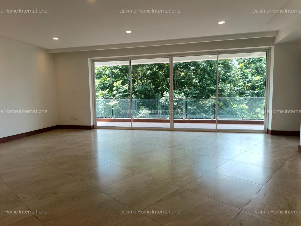 4 Bed Apartment with En Suite in Parklands - 5