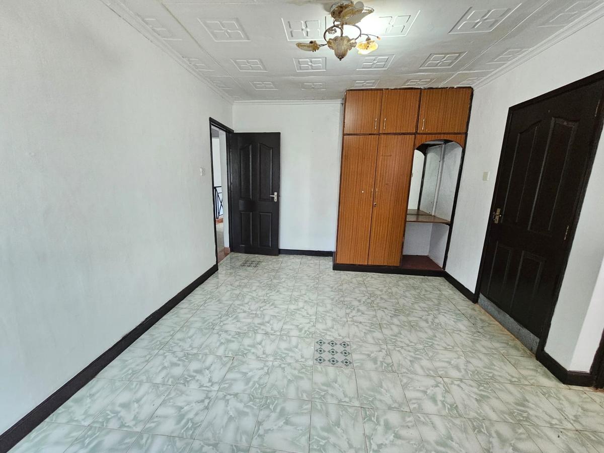 5 Bed House with En Suite in Nyari - 5