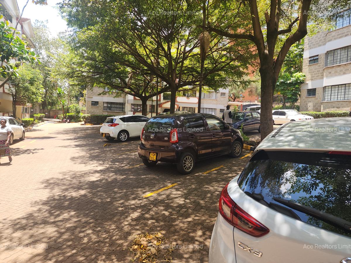 2 Bed Apartment with En Suite at Near Sarit Centre - 17