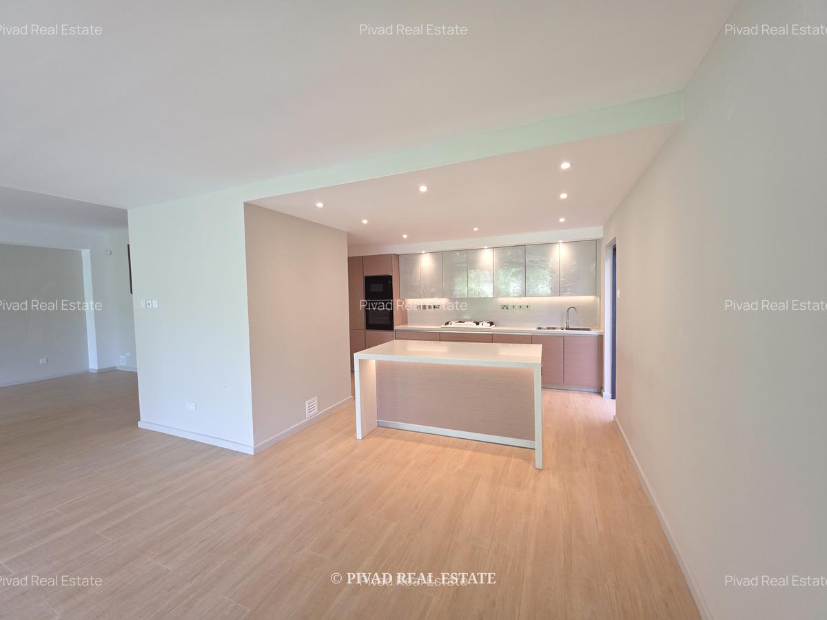 5 Bed Townhouse with Garden in Kyuna - 3