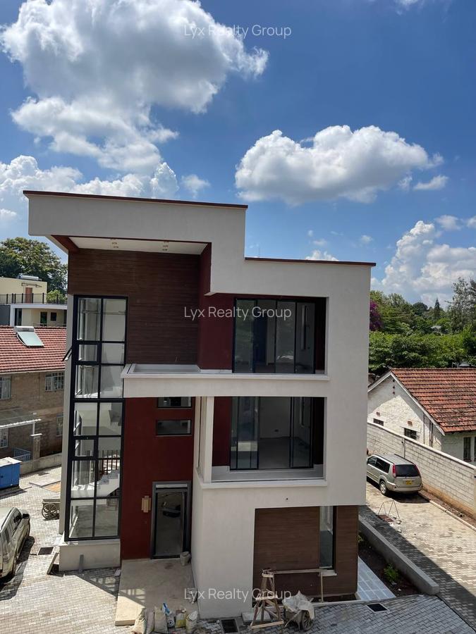 5 Bed Villa with En Suite in Lavington - 2