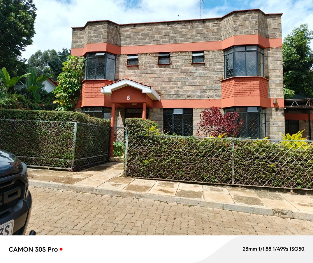 4 Bed Townhouse with En Suite at Lavington - 4