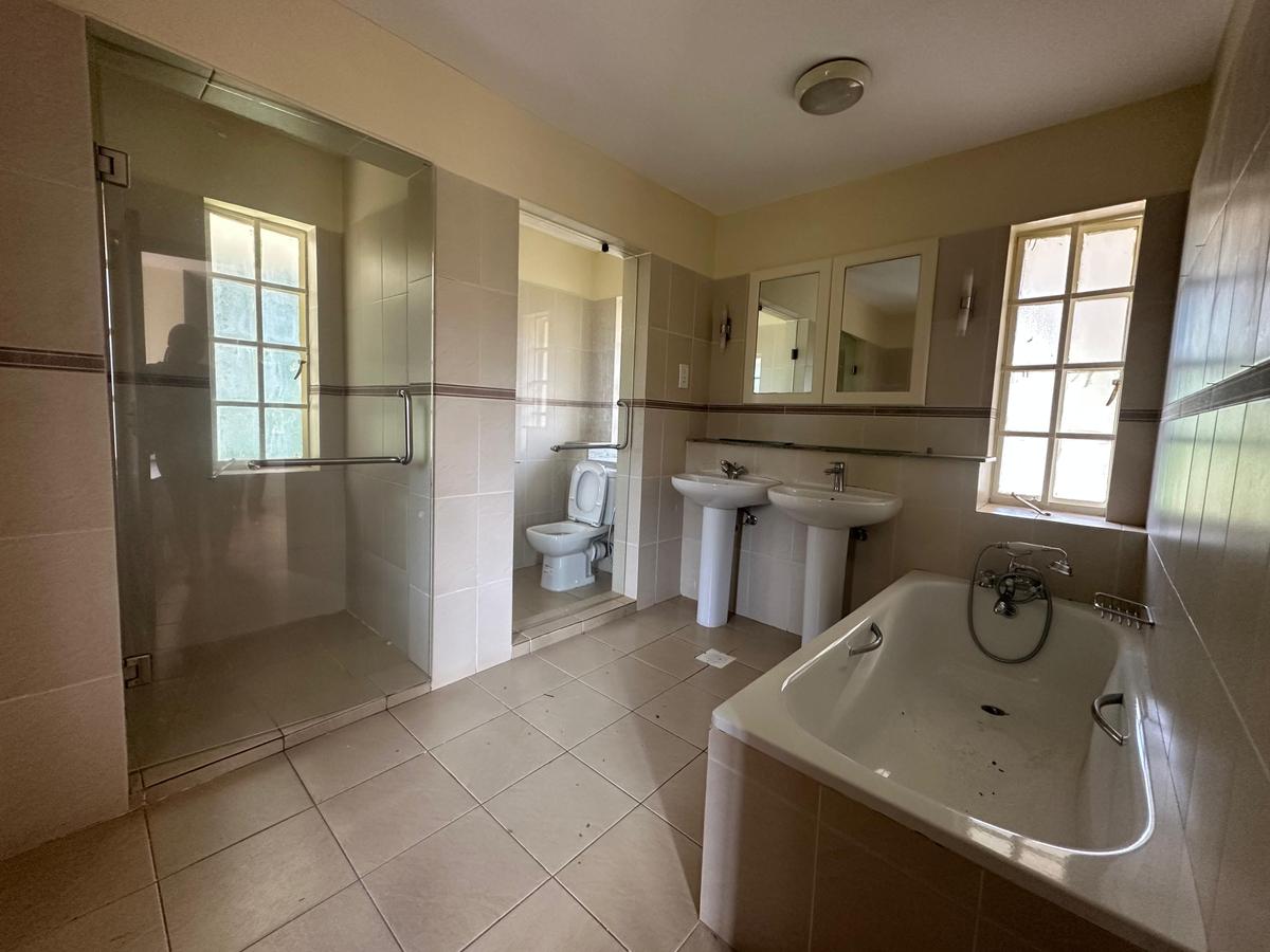 5 Bed Townhouse with En Suite in Lavington - 11