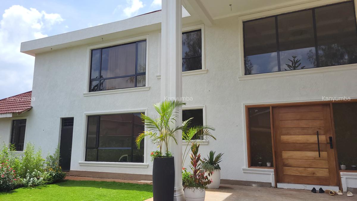 5 Bed House with En Suite at Runda - 12