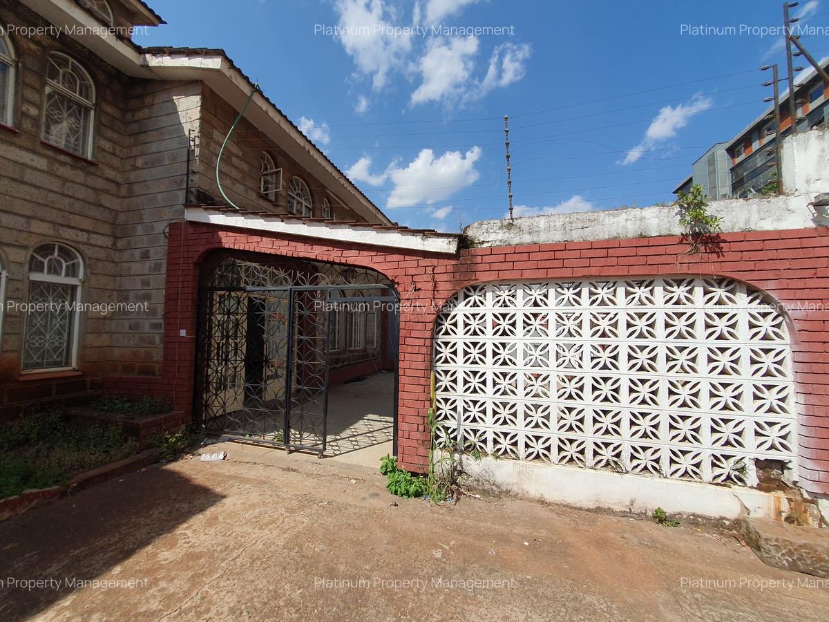 4 Bed House with En Suite at 2Nd Parklands Avenue - 2