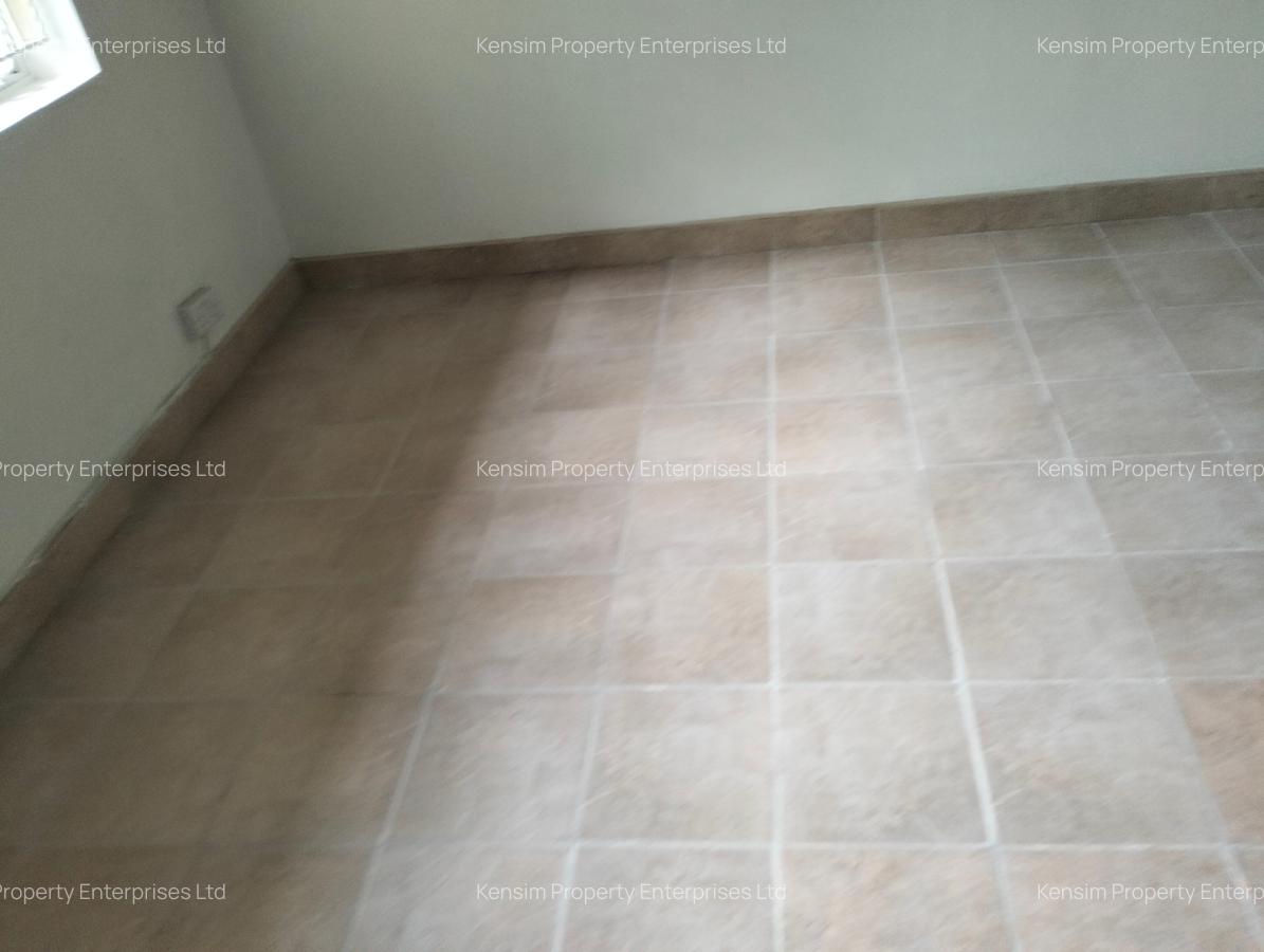 5 Bed House with En Suite in Lavington - 7