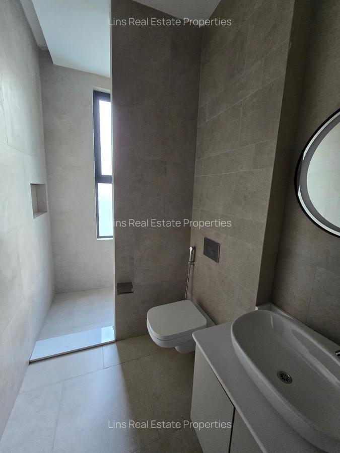 5 Bed Townhouse with En Suite in Lavington - 9