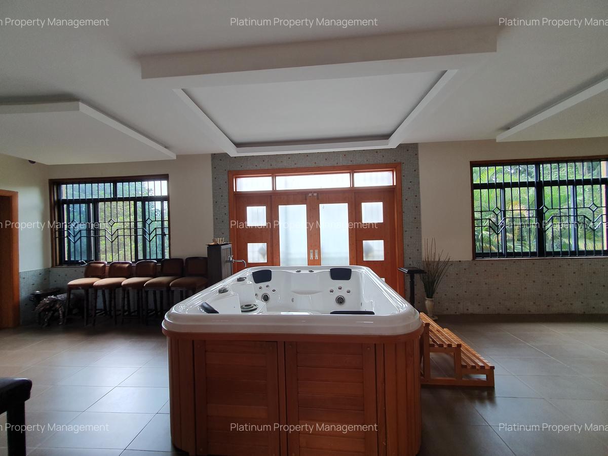 5 Bed Villa with En Suite in Kyuna - 15