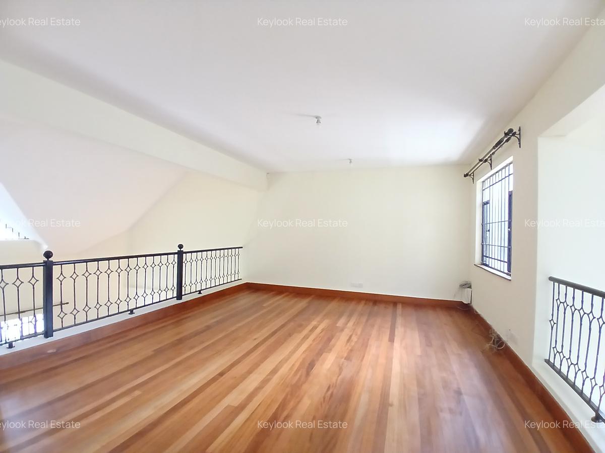 5 Bed Townhouse with En Suite at Lavington Green - 17