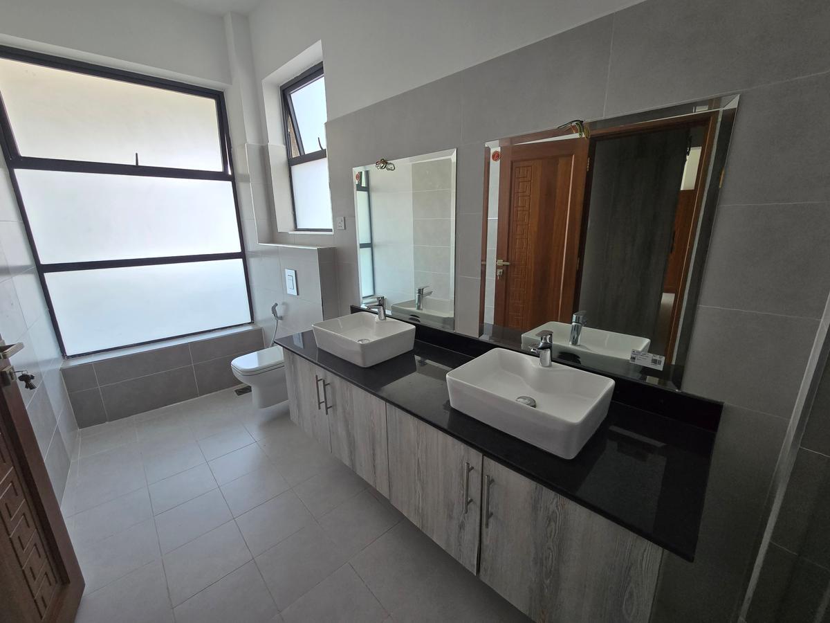 3 Bed Apartment with En Suite in Nyali Area - 13