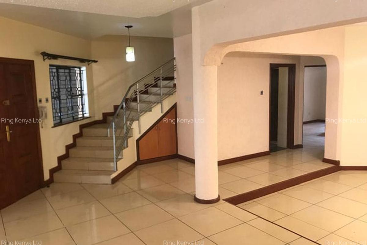 4 Bed House with En Suite in Lavington - 3