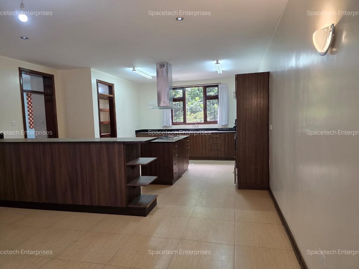 3 Bed Apartment with En Suite in Riverside - 12