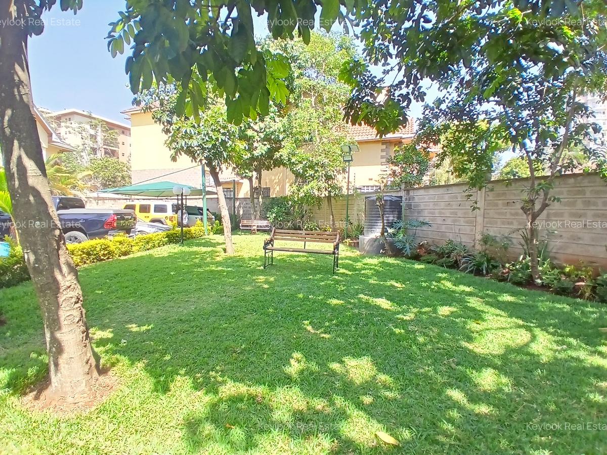 5 Bed Townhouse with En Suite at Lavington - 3