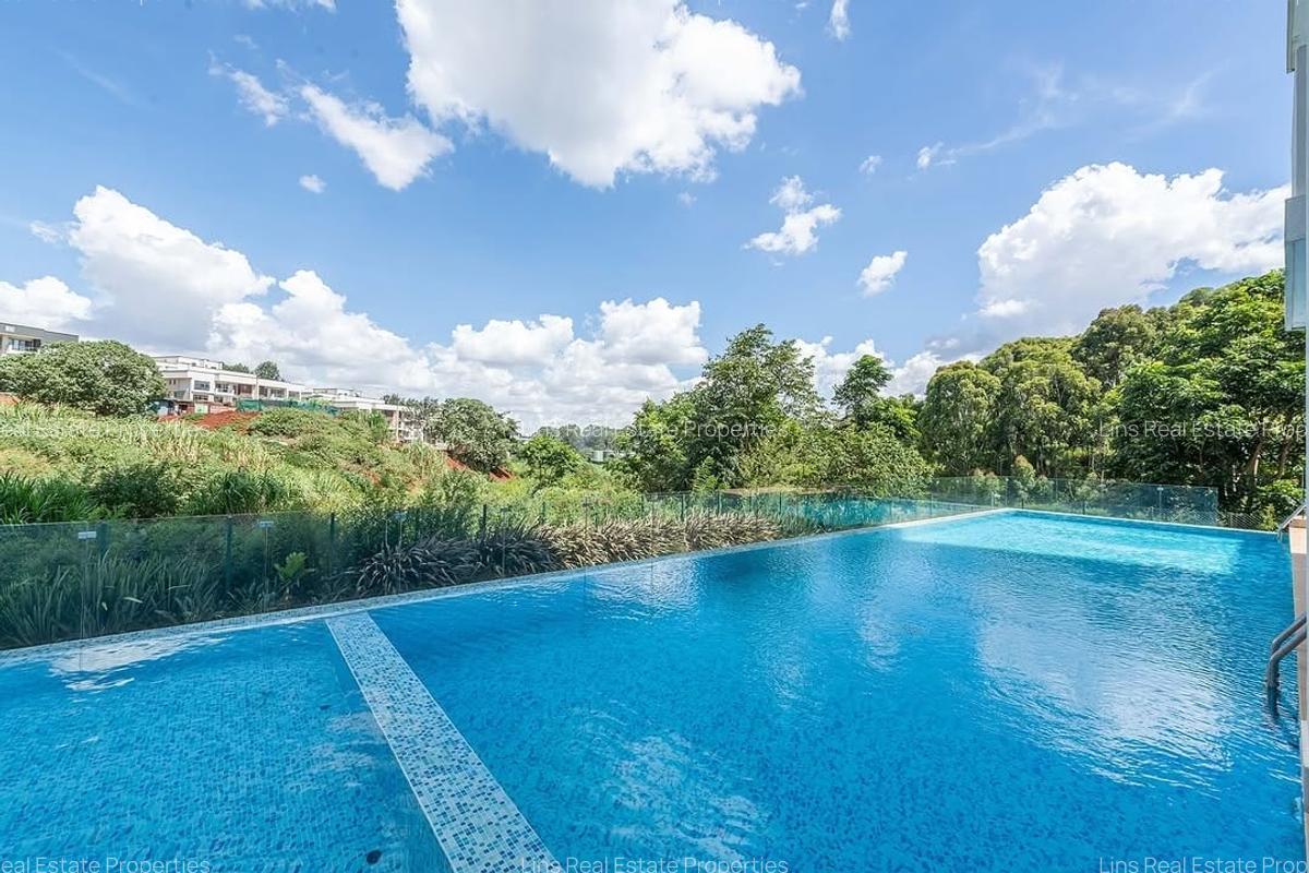 2 Bed Apartment with En Suite in Rosslyn - 3