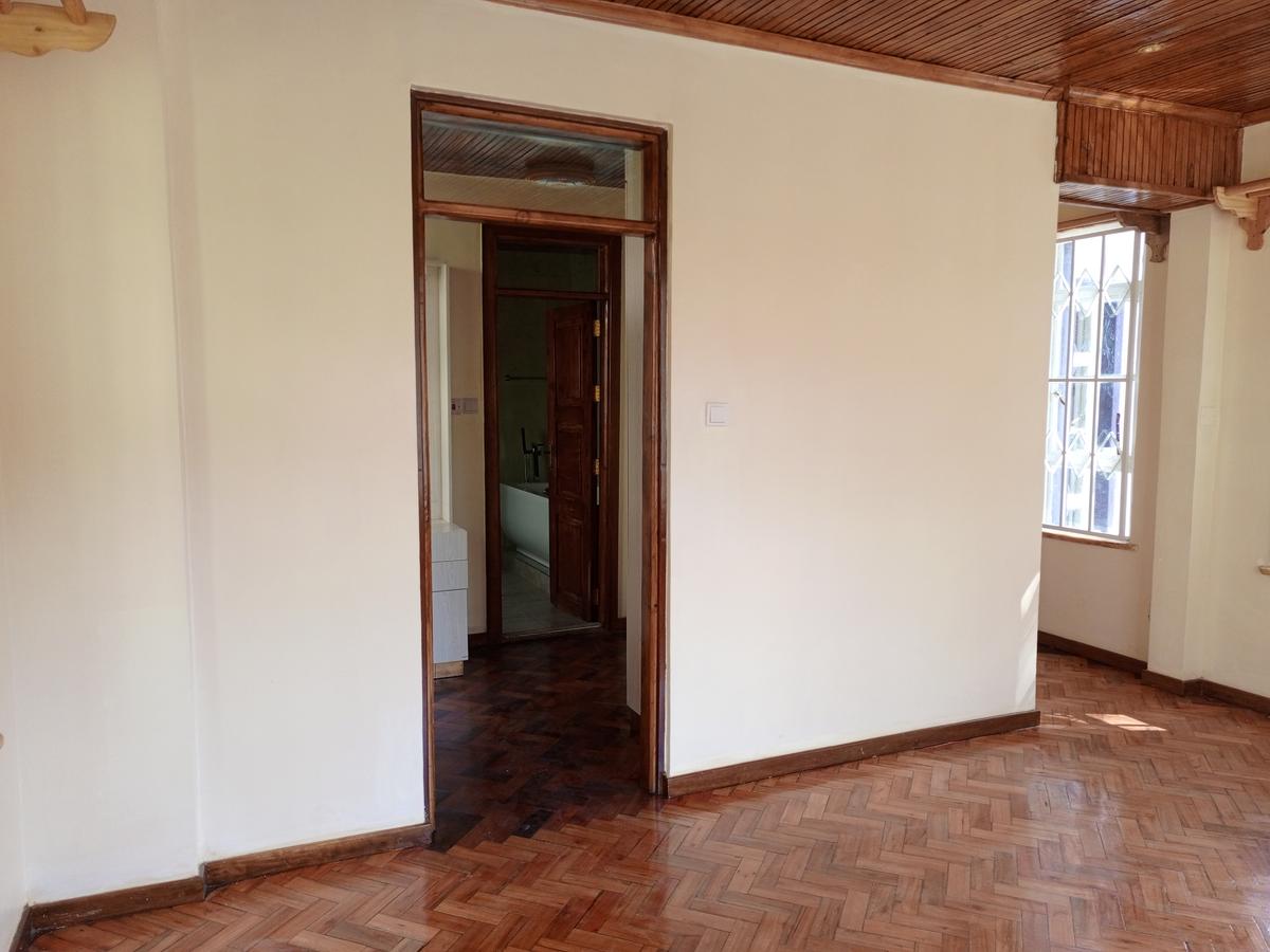 4 Bed Townhouse with En Suite at Bendera - 12