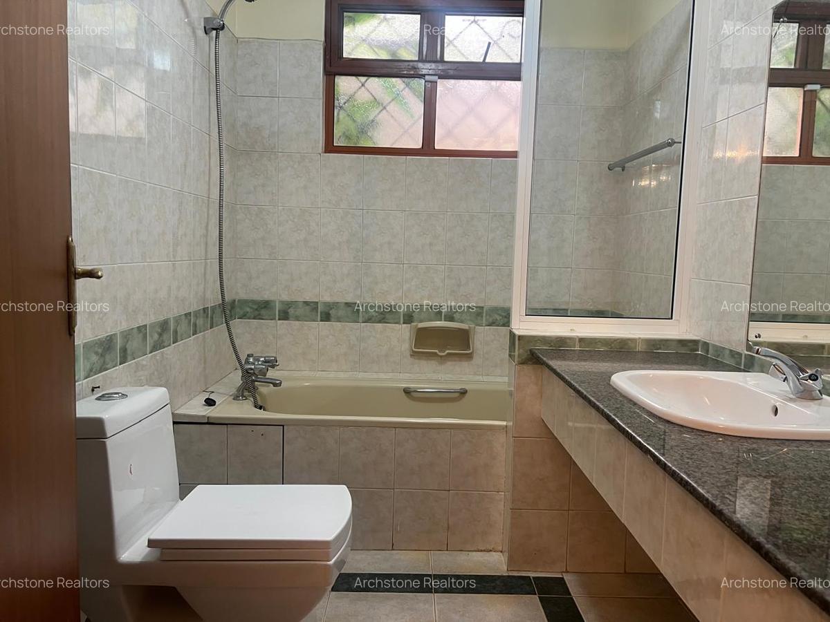 4 Bed Townhouse with En Suite in Brookside - 8