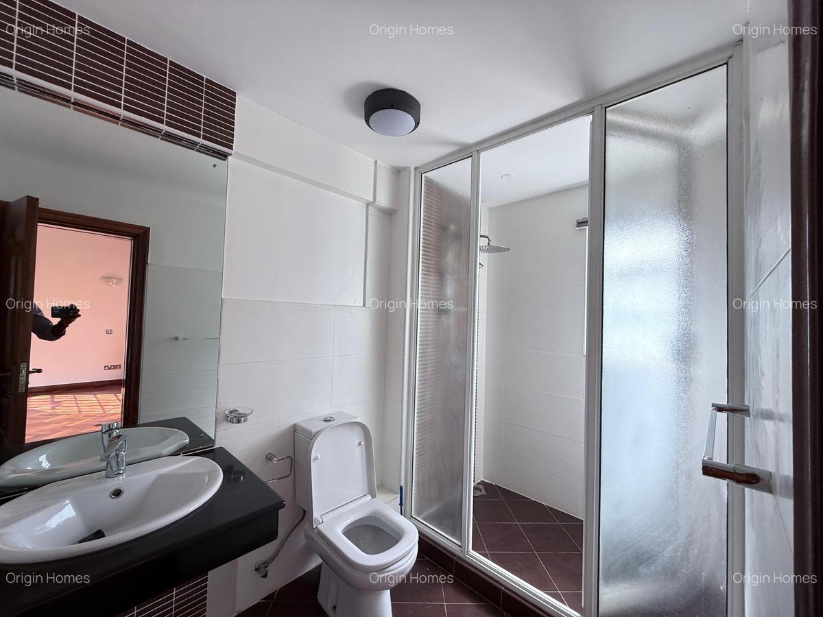 5 Bed Townhouse with En Suite at Lavington - 9