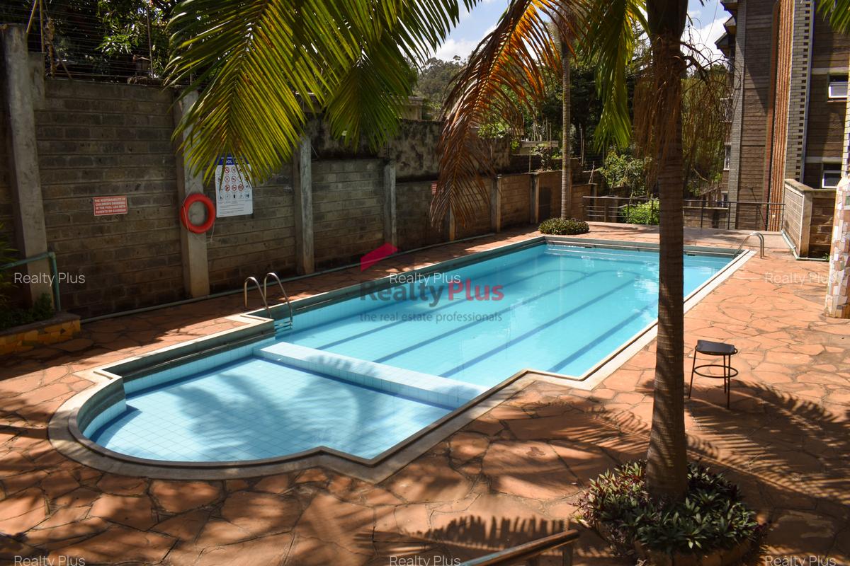 4 Bed Apartment with En Suite in Riverside - 15