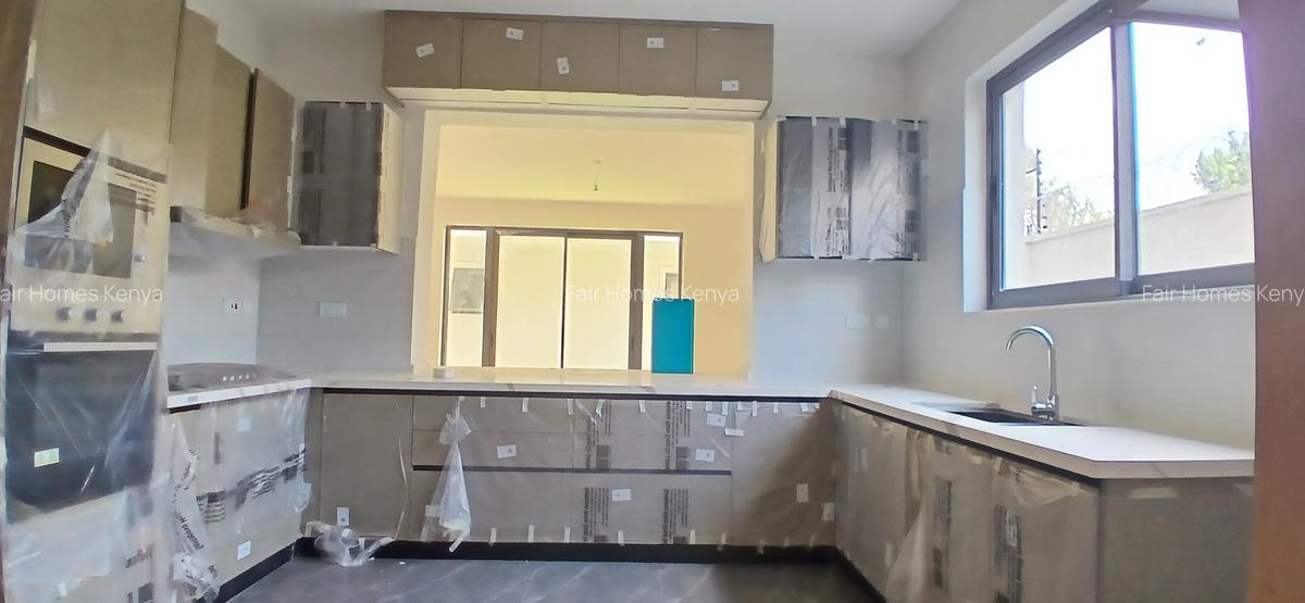 6 Bed Townhouse with En Suite at Lavington Green - 10