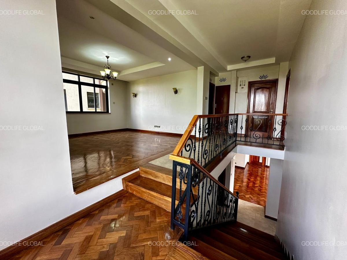 4 Bed Apartment with En Suite at Riverside - 13