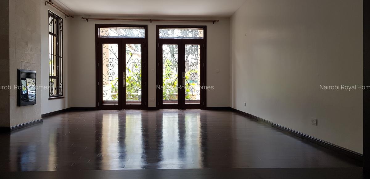 5 Bed Townhouse with En Suite at Lavington Road 455 - 5