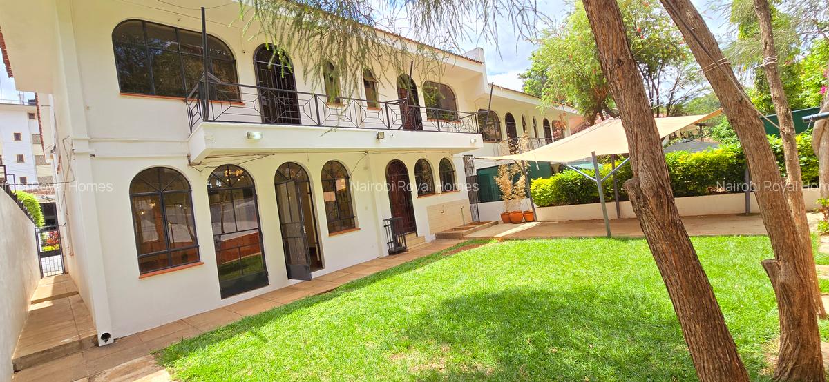 5 Bed Townhouse with En Suite at Riverside Drive - 2
