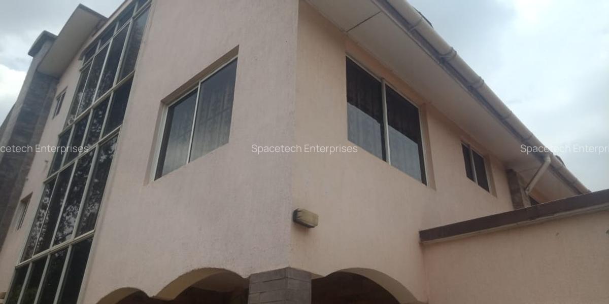 5 Bed Townhouse with En Suite in Spring Valley - 1