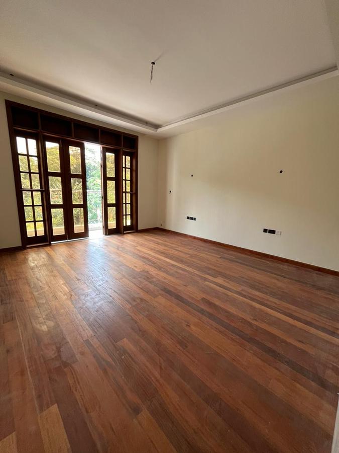 7 Bed Townhouse with Garden in Lavington - 13