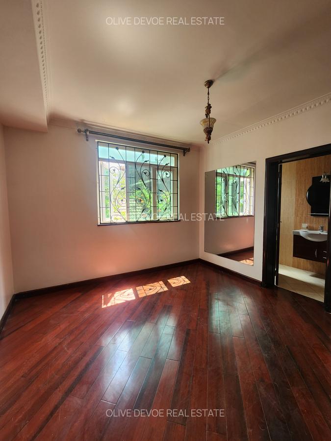 5 Bed Townhouse with En Suite in Lavington - 18