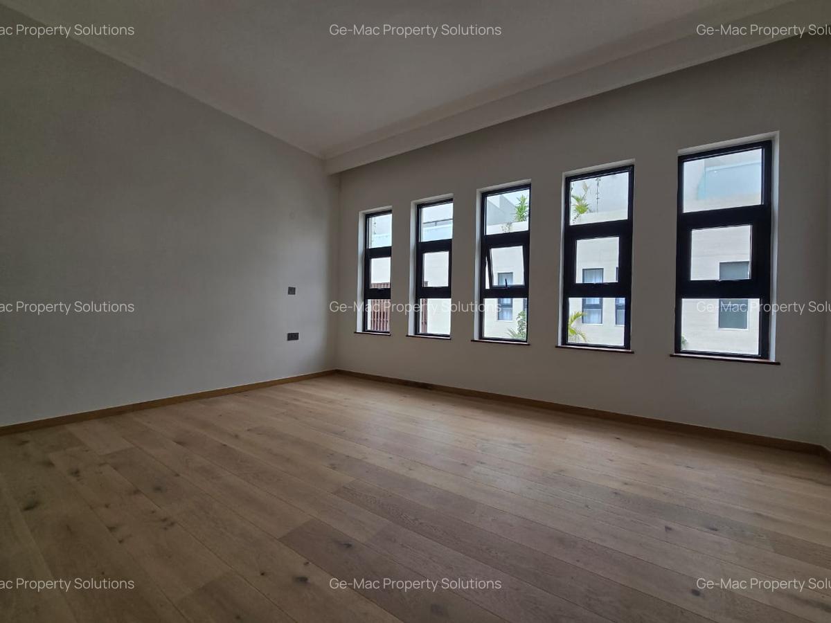 5 Bed House with Garden in Lavington - 13