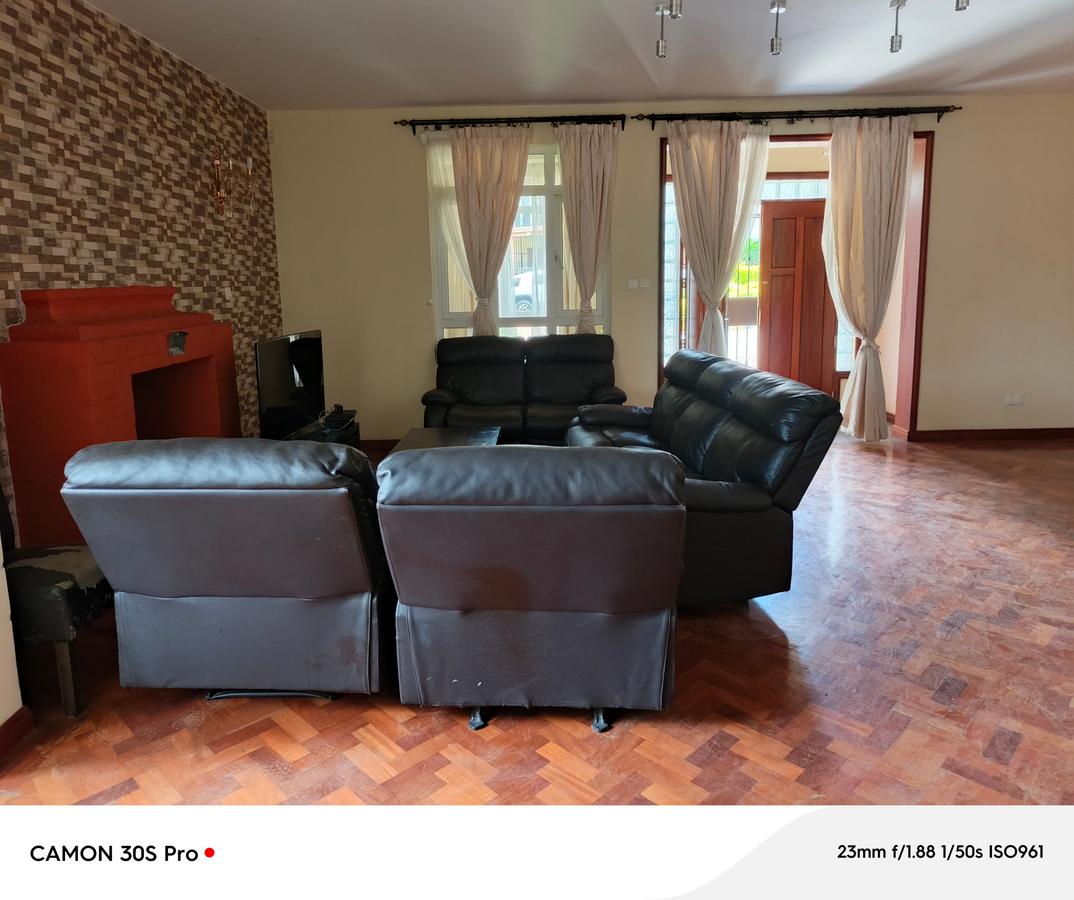 6 Bed Townhouse with En Suite at Lavington - 11