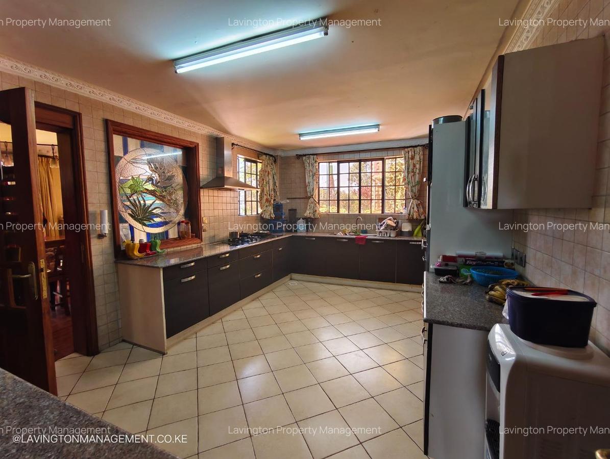5 Bed Townhouse with En Suite at Lavington Green - 5