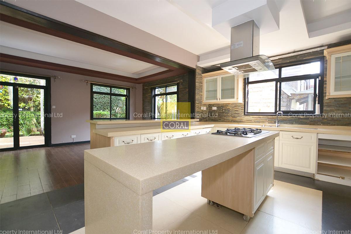 5 Bed Townhouse with En Suite in Lavington - 4