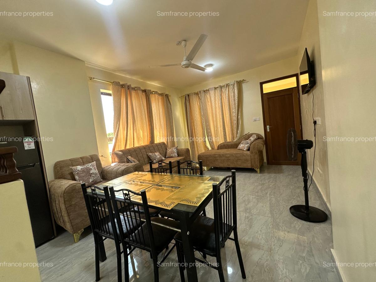 Serviced 1 Bed Apartment with En Suite at Baobab Road - 3