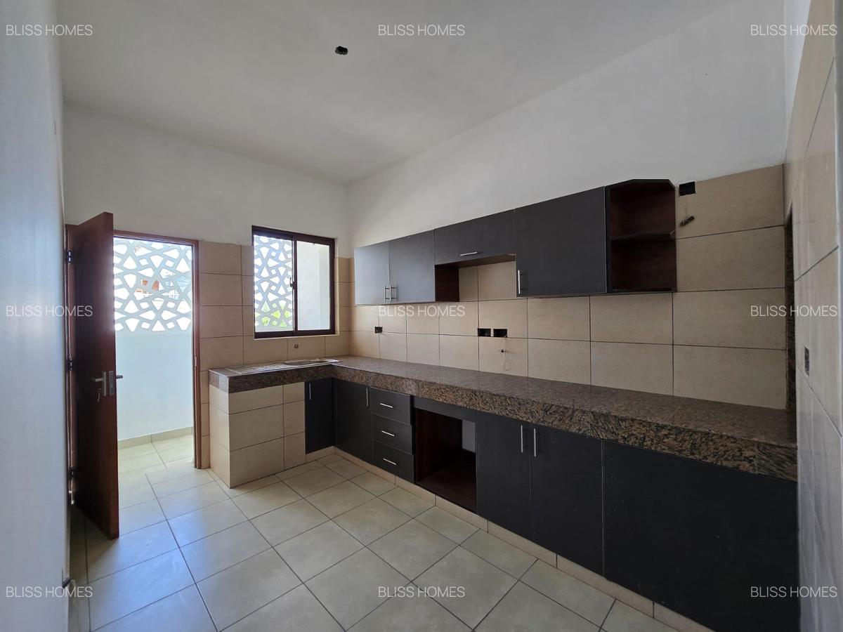 2 Bed Apartment with En Suite at Mtambo Road - 13