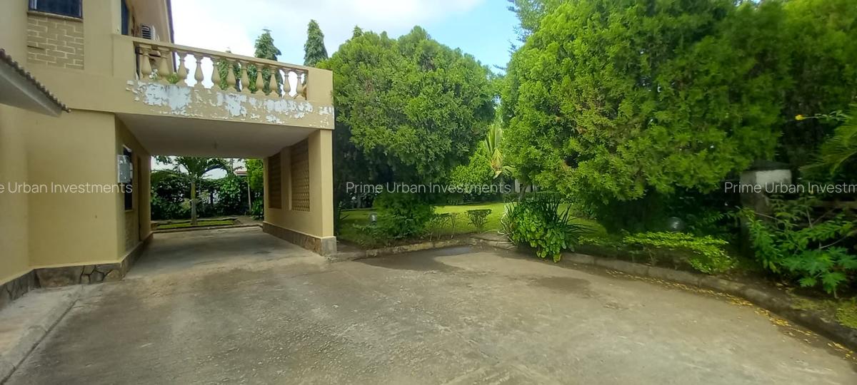 4 Bed House with En Suite in Nyali Area - 14