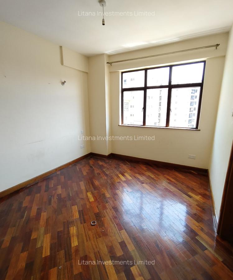 2 Bed Apartment with En Suite at Off Dennis Pritt - 5