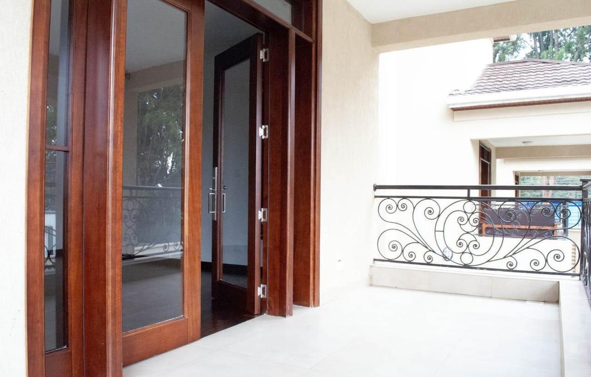 5 Bed House with En Suite in Lavington - 4