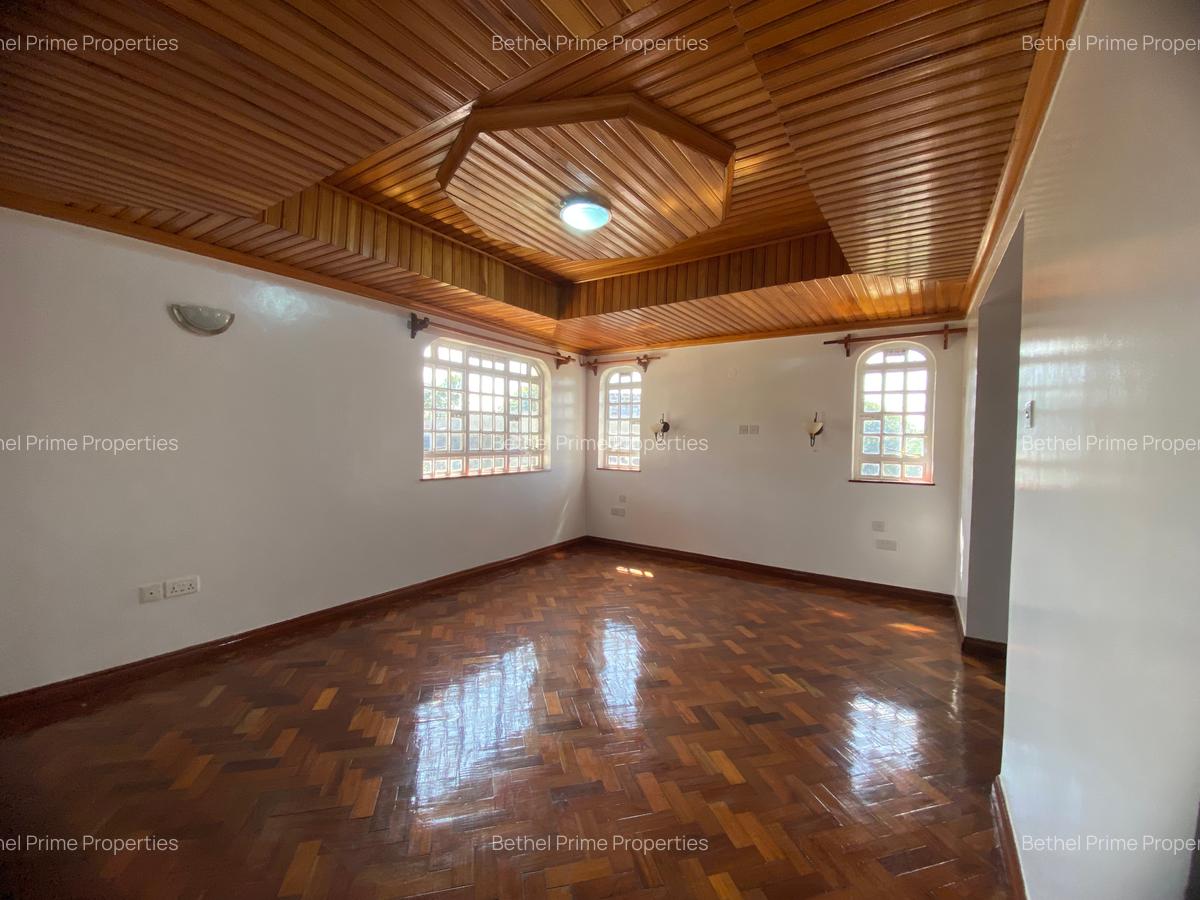 5 Bed Townhouse with En Suite in Nyari - 4