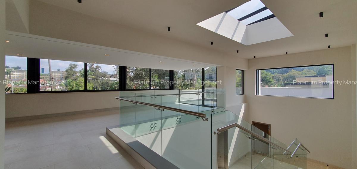 5 Bed Villa with En Suite in Westlands Area - 15