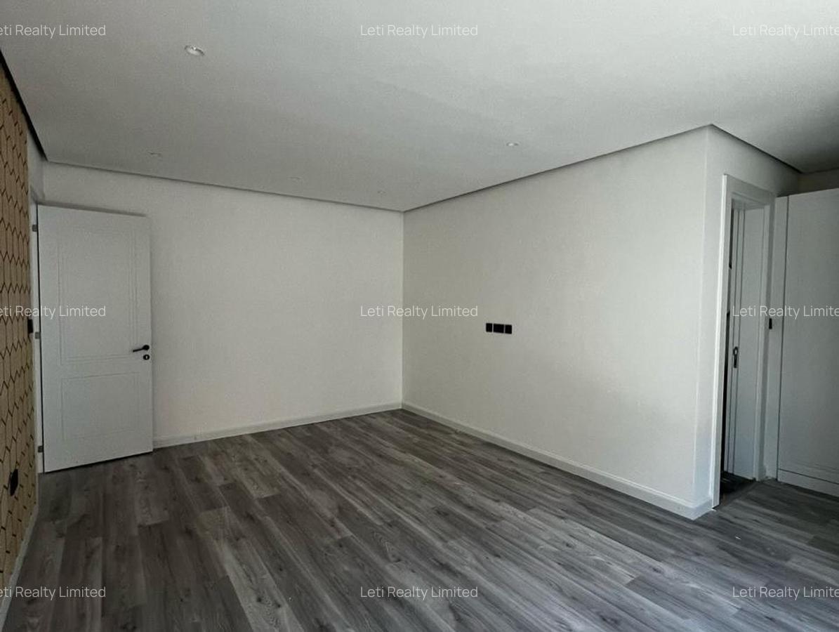 5 Bed Townhouse with En Suite in Lavington - 10