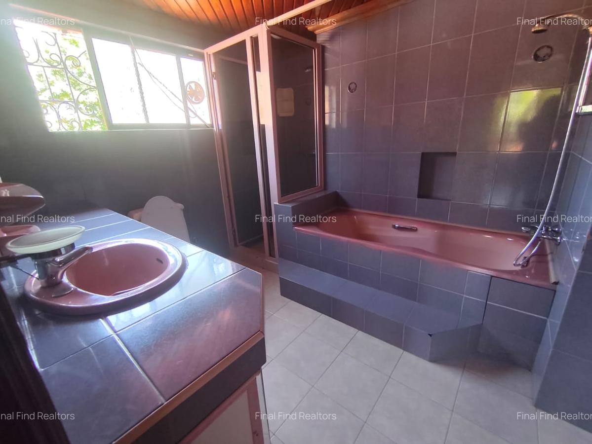 6 Bed House with Staff Quarters in Runda - 19