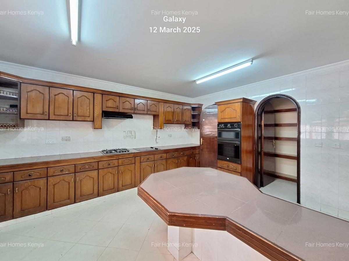 5 Bed Townhouse with En Suite at Riverside Drive - 4